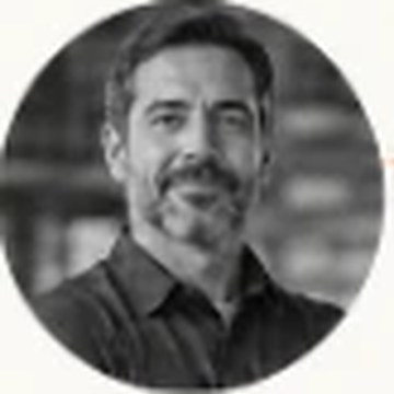 César Vlach, cofundador y coordinación de obra de Grupo VEG