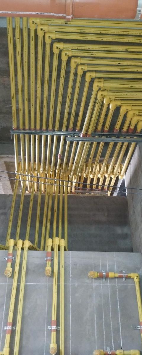 Batería de medidores de gas de un edificio