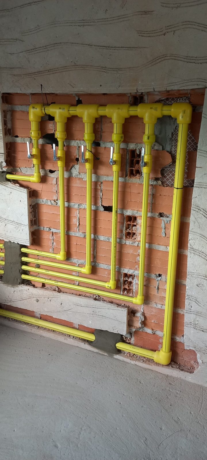 Renovación del sistema de bombas y agua de un edificio