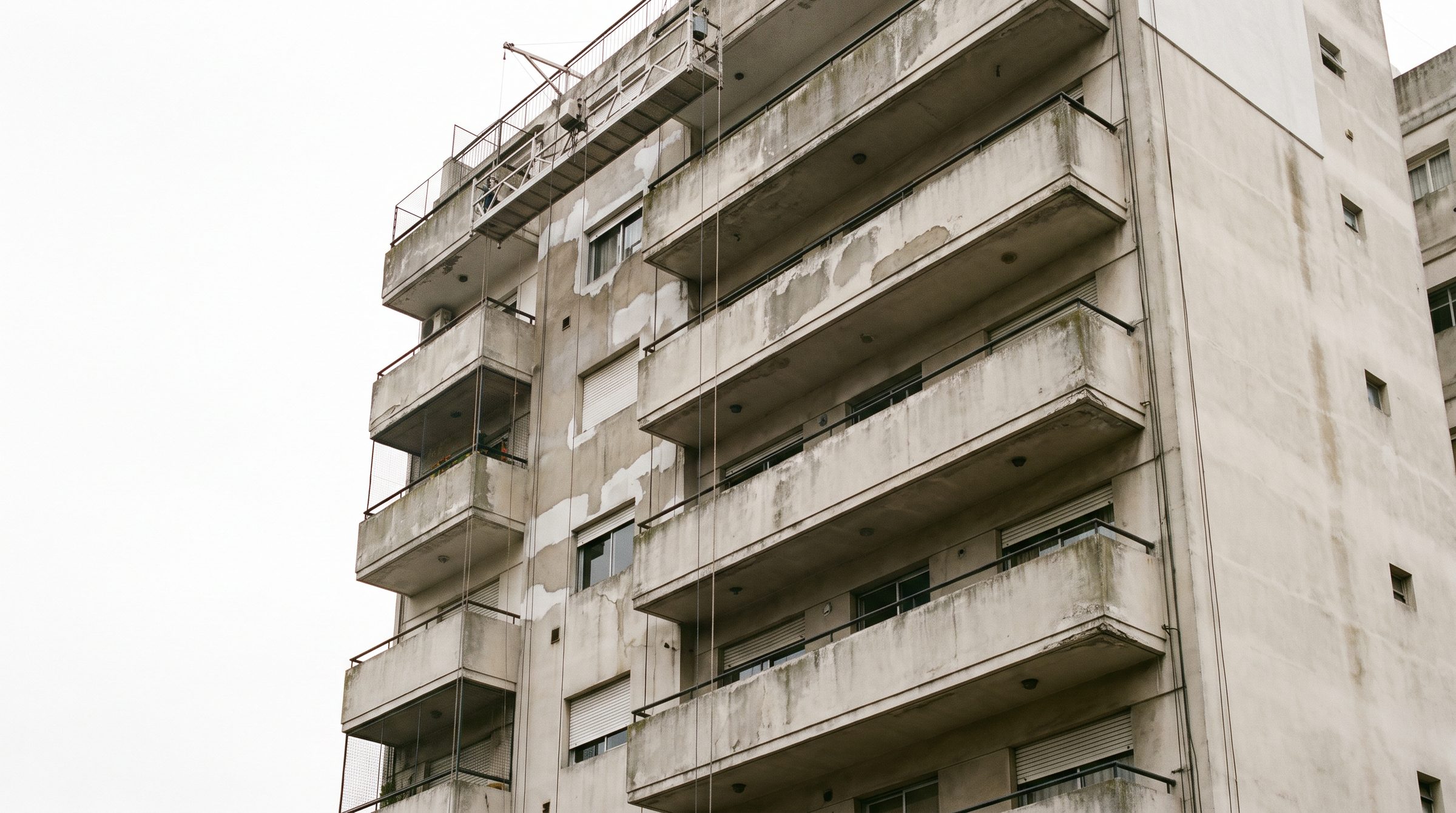 Fachada de un edificio de departamentos en Buenos Aires